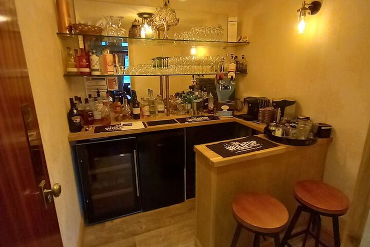 Lounge 41 of 50