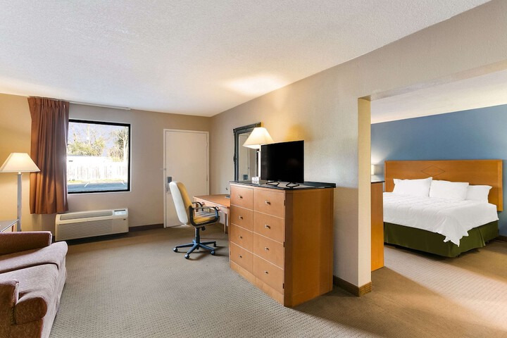 1 King Bed (5 of 8)