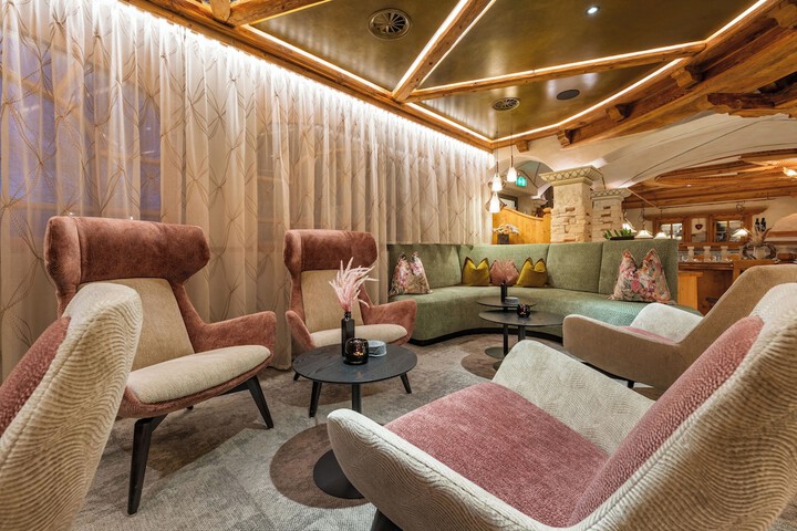 Lounge 170 of 181