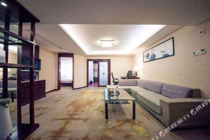 Jinlong Hotel