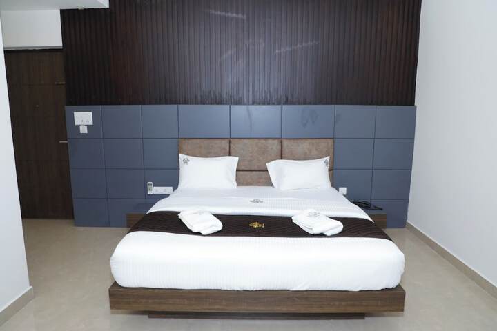 Room 12 of 24