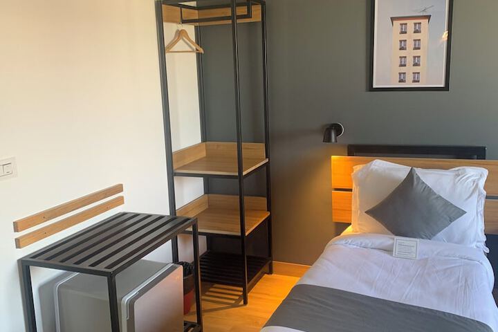 Room 14 of 25