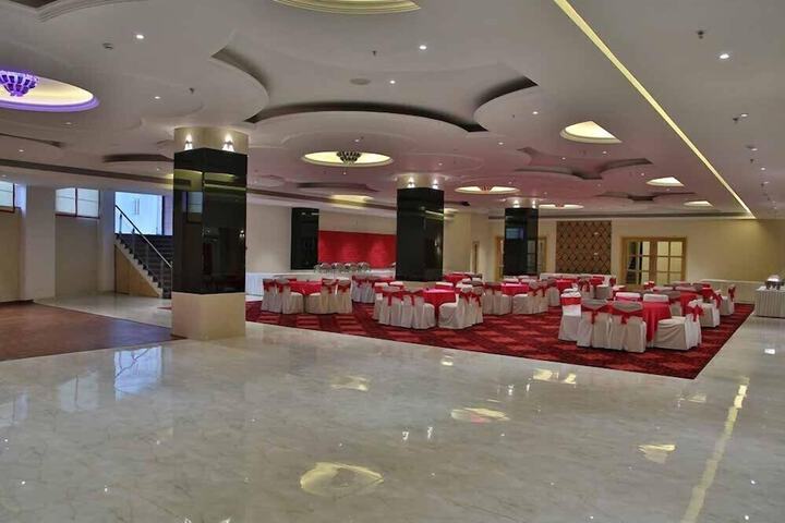 Ballroom/Hall 37 of 48