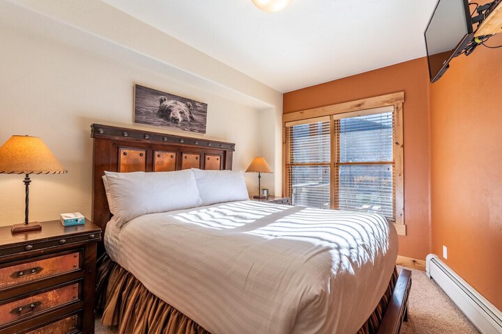 Room 25 of 103