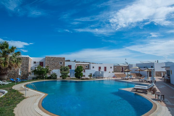 Hotel with Pool