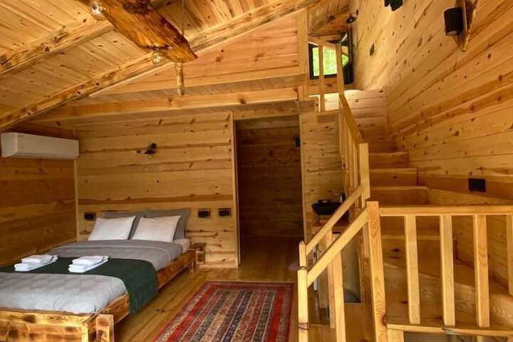 Room 11 of 28