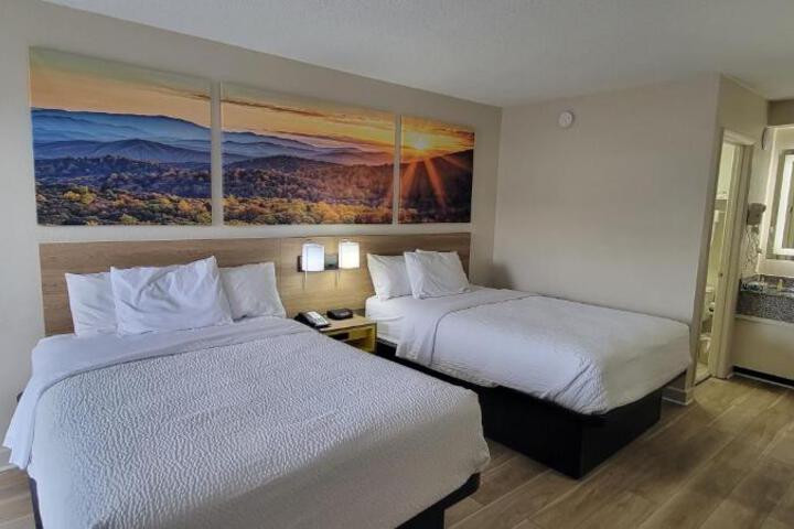 2 Double Beds (6 of 9)