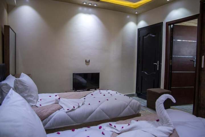 Room 8 of 33