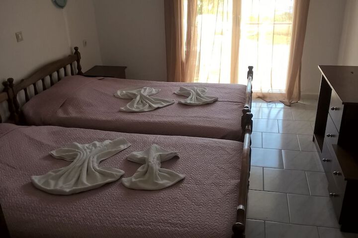 Room 9 of 28