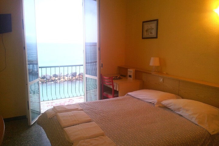 Room 5 of 48