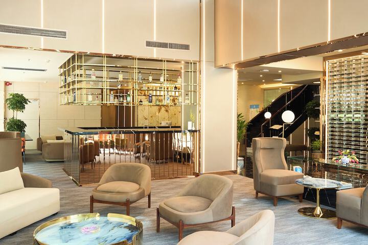 Entrance & Lobby