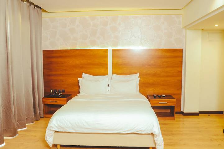 Room 5 of 18