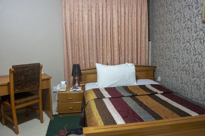 Room 8 of 67