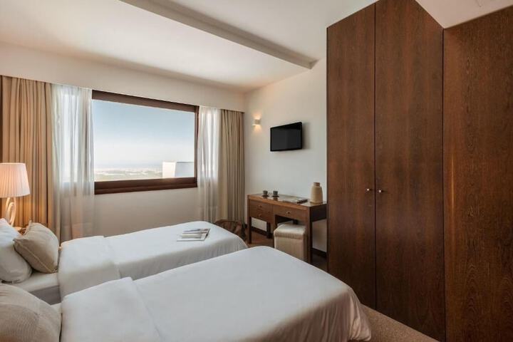 Room 3 of 67