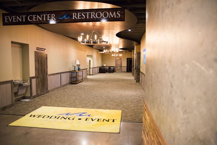 Ballroom/Hall 96 of 116