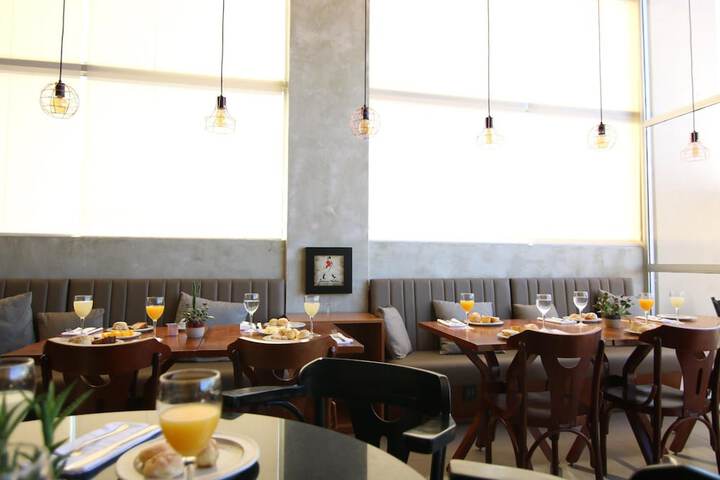 Dining 36 of 48