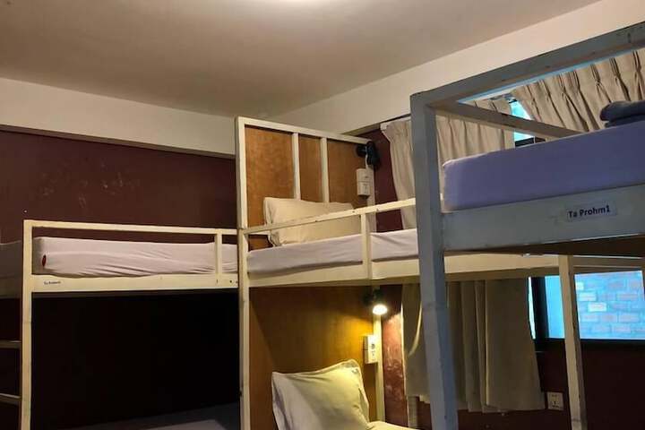 Room 30 of 64