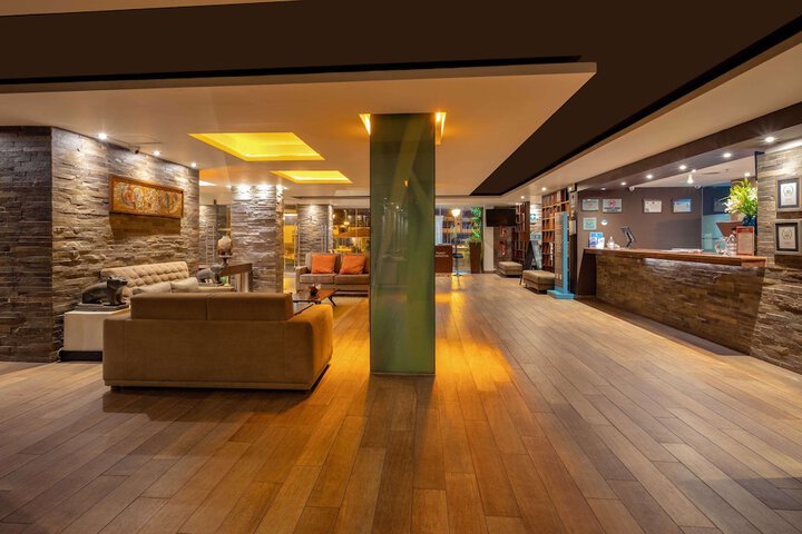 Entrance & Lobby