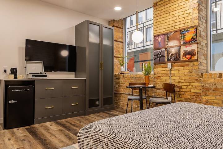 Room 9 of 27