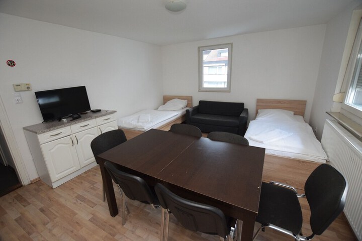Room 4 of 10