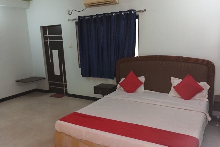 Room 5 of 11