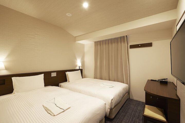 Room 13 of 43