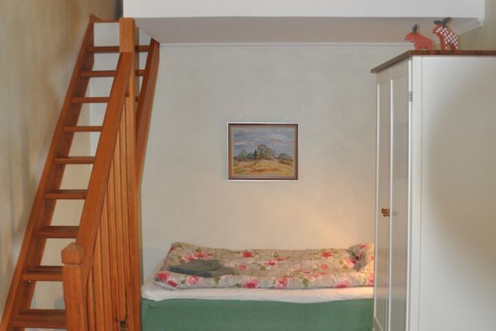 Room 4 of 36