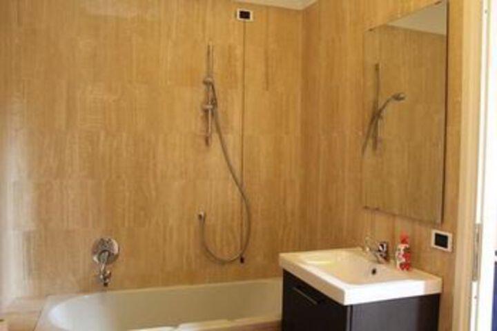 Room 4 of 61