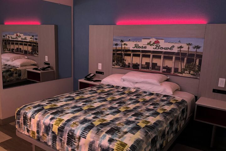 1 Queen Bed (10 of 44)