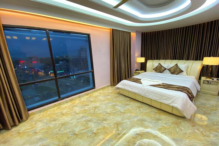Room 16 of 25