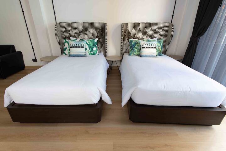 Room 40 of 77