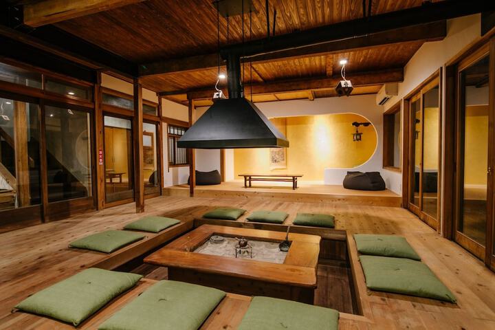 Lounge 63 of 71