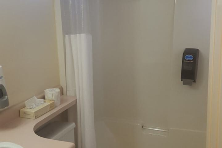 Room 32 of 46