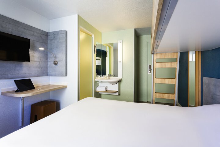 Room 6 of 38