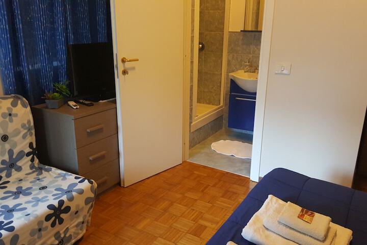 Room 28 of 81