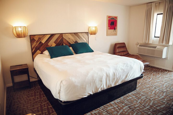 Room 6 of 32