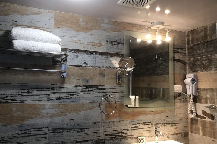 Room 9 of 35