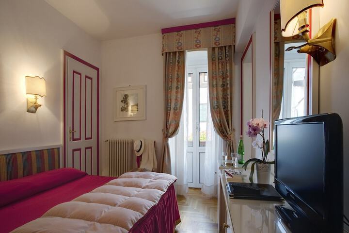 Room 4 of 45