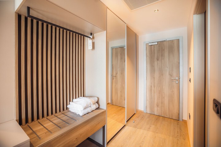 Room 10 of 50