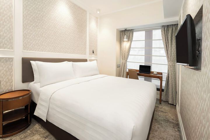Room 4 of 37