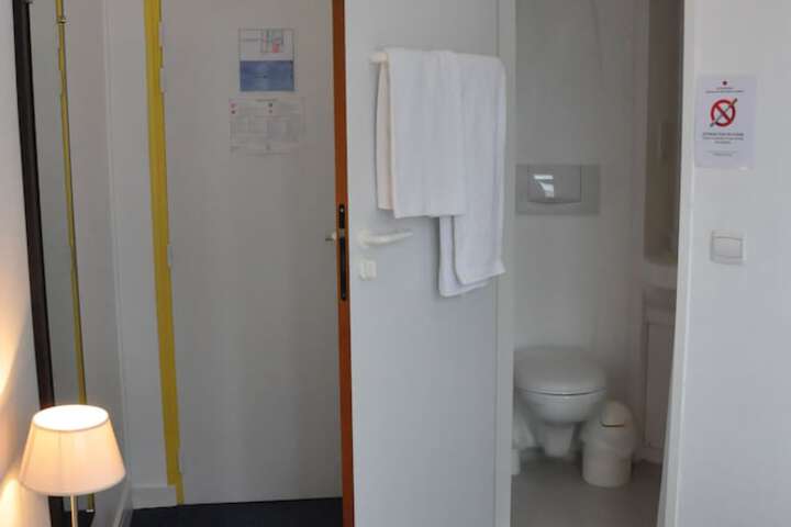 Room 11 of 98