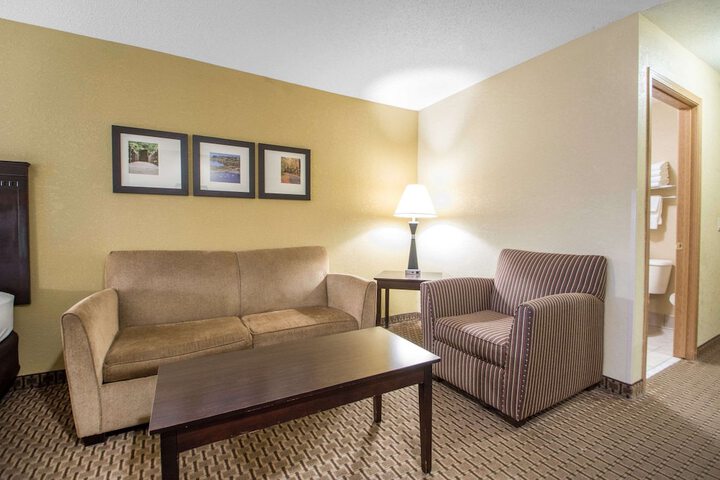1 King Bed Suite (4 of 37)