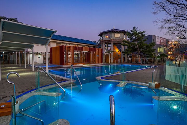 Pool 20 of 68
