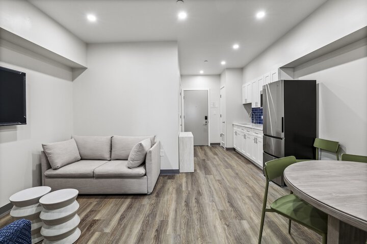 Room 13 of 20
