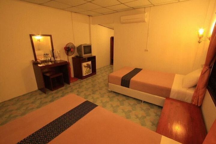 Room 27 of 71