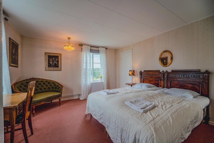 Room 48 of 148