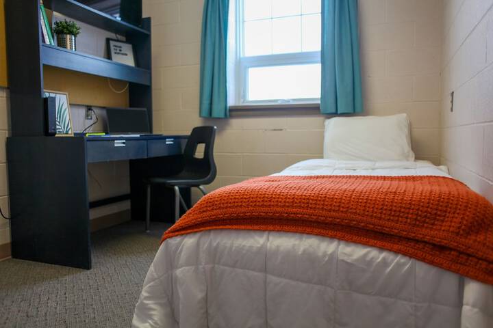 Room 2 of 12
