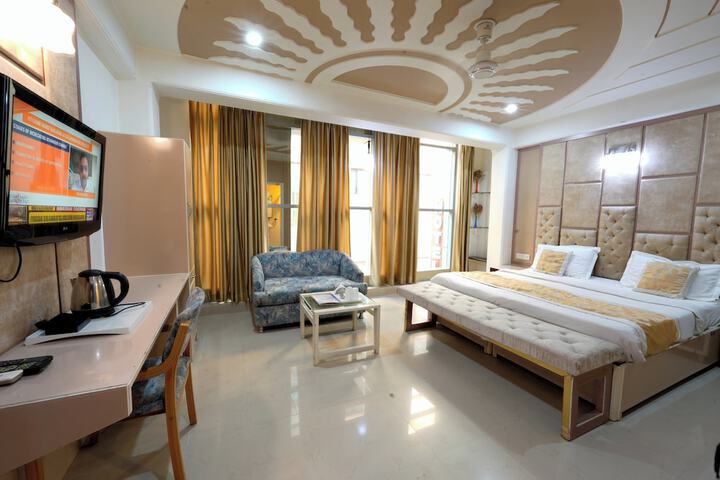 Room 10 of 19