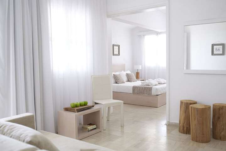Room 8 of 33