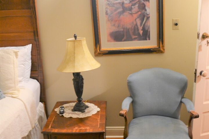 Room 14 of 156